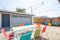 The Rockhopper - Hot Tub, Fire Pit & Walk to Downtown Jt! 4 Bedroom Home by RedAwning