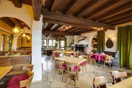 Hotel Reiterhof-Altmühlsee Отели в г. Вайсенбург-Гунценхаузен