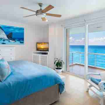 Stunning 7th floor condo, Excellent Snorkeling, Fantastic Oceanfront terrace! Rooms
