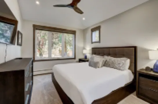 Fully Renovated 2 Bedroom in Arrowhead Village! Condo