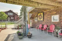 Beatrice Studio w/ Fire Pit: Near Golf! - parking