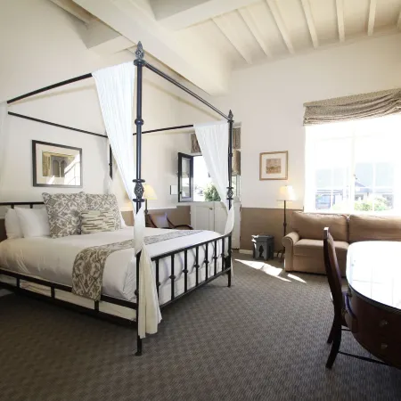 Cypress Inn Carmel-by-The-Sea Отели рядом с достопримечательностью «Пляж Кармел»