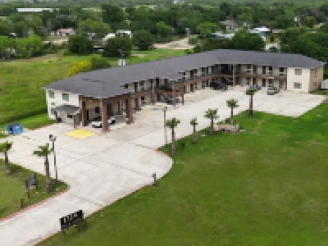 Lux Inn and Suites Hotels in Three Rivers