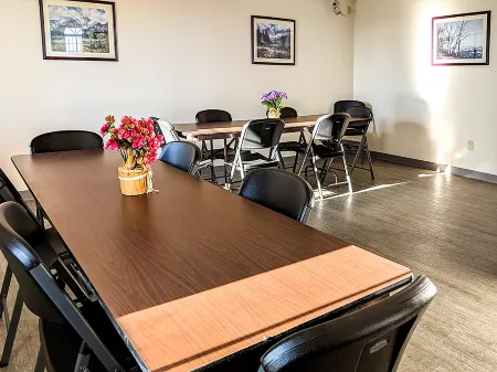 Urbana Inn & Suites Отели в г. Сентер Пойнт