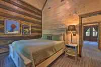 Hot Tub and Fire Pit Broken Bow Retreat!