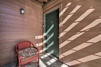 Game Day Retreat Pool Access, 2 Mi to Texas A and M - Apartments