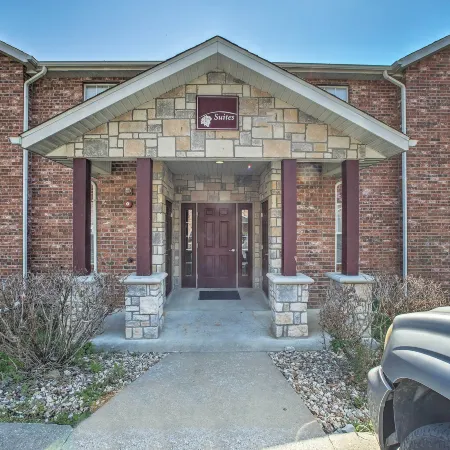 Cozy Condo w/ Pool Access in the Heart of Branson!
