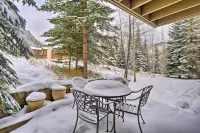 Charming Vail Condo w/ Patio & Mountain Views -  Ferienwohnungen