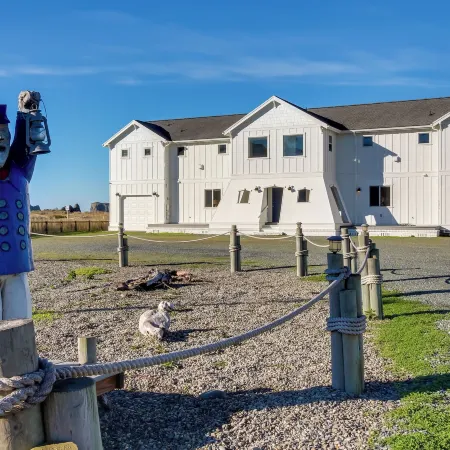 Scenic Bandon Vacation Rental w/ Beach Access!