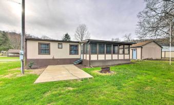 Cozy Sherrodsville Home Walk to Lake Atwood!