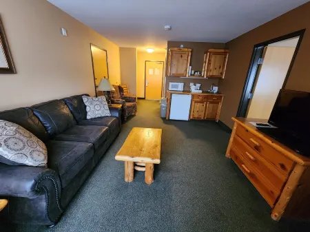 Pine Peaks Lodge & Suites Отели в г. Дженкинс