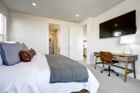 Washington Home w/ Mtn Views, Near Hiking! - parking
