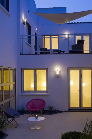 Hotel & Spa les Roches Noires Отели рядом с достопримечательностью «Quartier de l'Ile de Penotte»