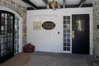 The Inn at Pleasant Beach Hotels in Bainbridge Island