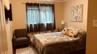 Quiet, private, bungalow w fenced yard.