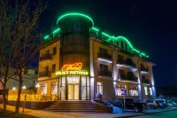 Restoran Provans Hotel Pamyatnik Leninu 주변 호텔