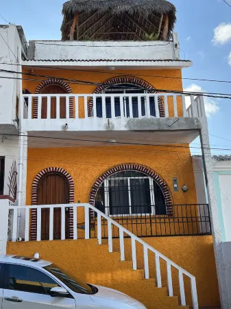 Casa de la Alegria 2 Apartments Отели рядом с достопримечательностью «Old Mazatlan»