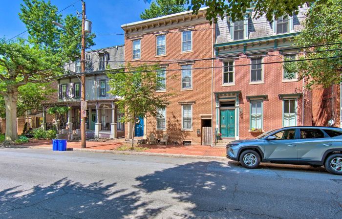 1 Mi to Dtwn: Historic Harrisburg Home