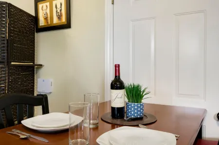 Llama-Stay at Spooky Tooth Ranch – Mtn Views!! Отели в г. Лаример Каунти