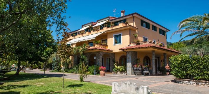 Residence e B&B Villamirella Hotels in Centola