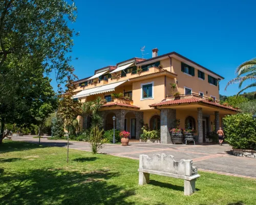 Residence e B&B Villamirella Hotels in Centola