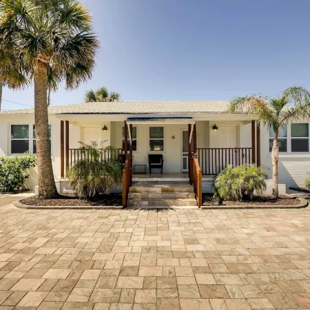 St Augustine Cottage w/ Fire Pit - Walk to Pier!