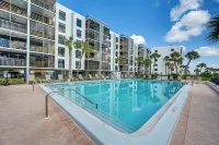 Coastal Marco Island Condo w/ Club Amenities! - parcheggio