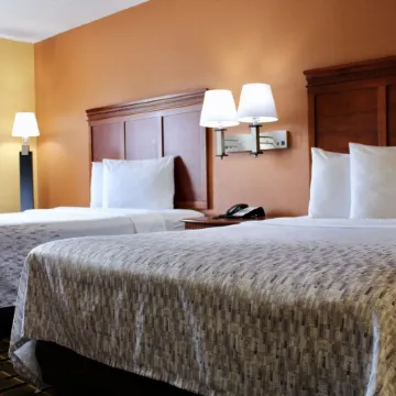 HomeTown Inn & Suites