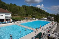 Camping de Collonges-la-Rouge Hotels in Puy-d'Arnac