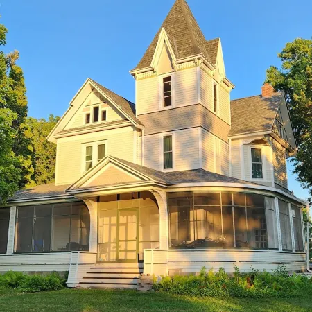 Oaklawn Inn
