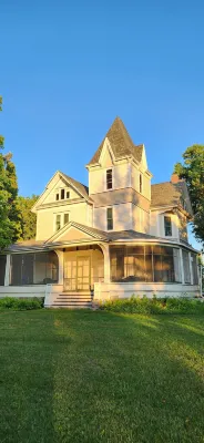 Oaklawn Inn Hotels in Menomonie