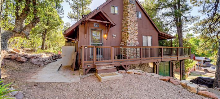 Hot Tub, Game Room Dog-Friendly Pine Cabin! Hotels in Pine