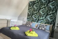 Holiday House "Relax & Fit" with Sauna, Fitness, Garden, Playground, 1300 m Beach Hotels in Muritz