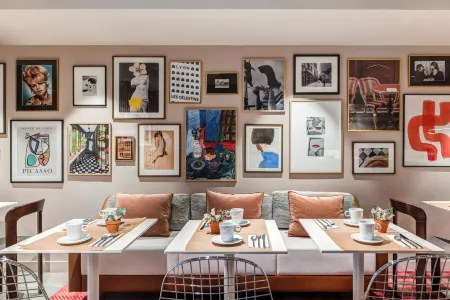 Republik Hotel Отели рядом с достопримечательностью «Остров Барб»