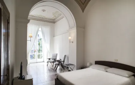 Home47 Отели рядом со станцией Salerno Railway Station