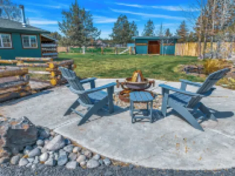 Cozy cabin just outside Sisters, pet friendly, great Mountain View’s, WiFi, & AC