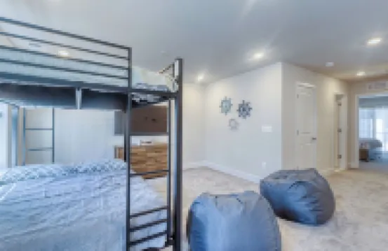 New Luxe Home Steps to Ocean, Baby-Friendly, Pool, Garage, 2600 sq.ft -Sleeps 10