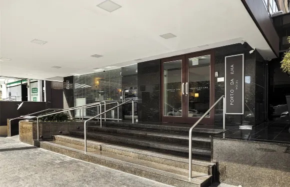 伊利亞港口酒店