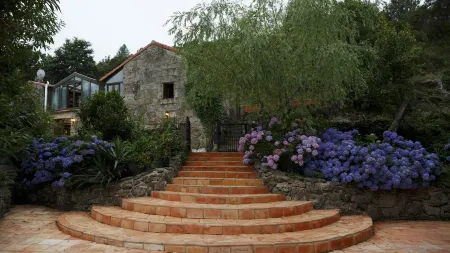 Lugar Dos Devas Отели в г. Кресьенте