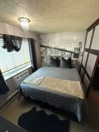 CAL KING BED, FREE PARKING PASS FOR 1 CAR, BY DOWNTOWN & CLINIC Отели рядом с достопримечательностью «Зал славы рок-н-ролла»