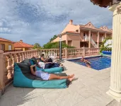 Duque Nest Hostel - de playa