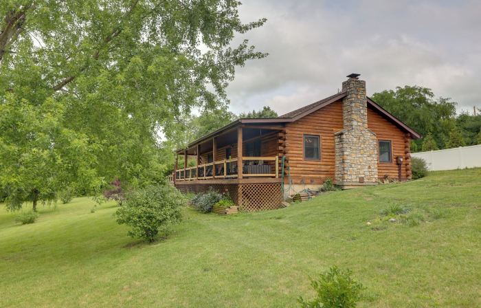 Cozy Brookville Home w/ Fire Pit & Deck!