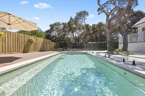 Saltwood Coastal Hamptons Luxe With Pool - balcony