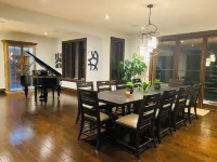 Blue Mountain Mansion House Hotels in Clearview