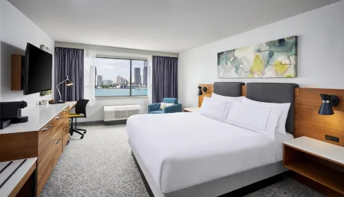 DoubleTree by Hilton Windsor Hotel and Suites