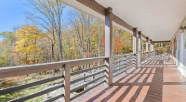 The Big Chill – Hot Tub/Waterfalls/Scenic Views/Fire Pit