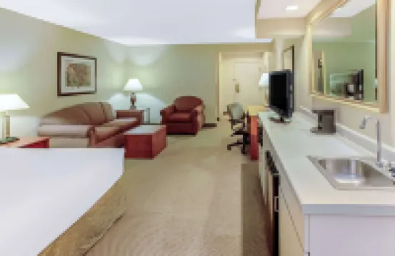 La Quinta Inn & Suites by Wyndham Appleton College Avenue Hotels in 