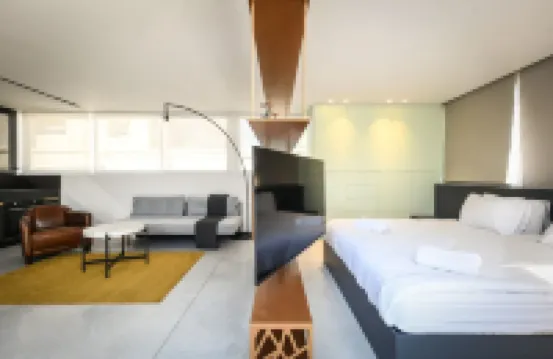 Modern Studio Apt with Balcony Hotels in 