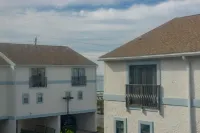 Charming Coastal Retreat with Stunning Sea Views and Pool - Delightful Haven