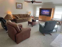 Quiet, Comfy 290 Wine Trail Home